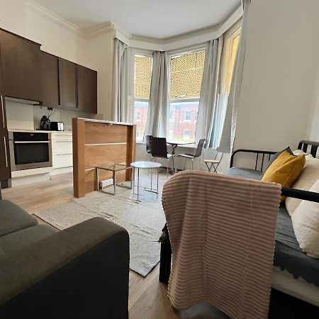 Nice Studio Shepherd'S Bush London Near Everything Extérieur photo