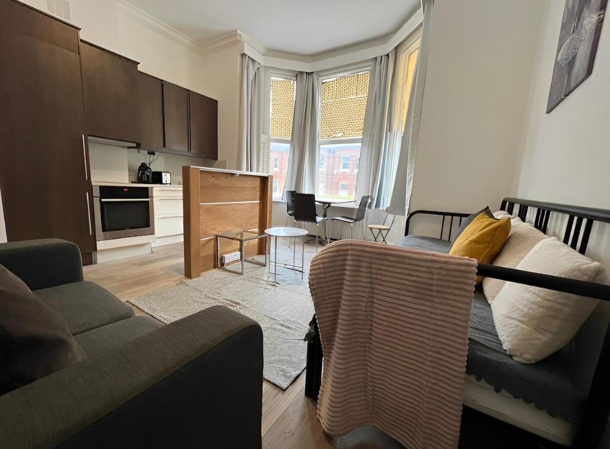 Nice Studio Shepherd'S Bush London Near Everything Extérieur photo